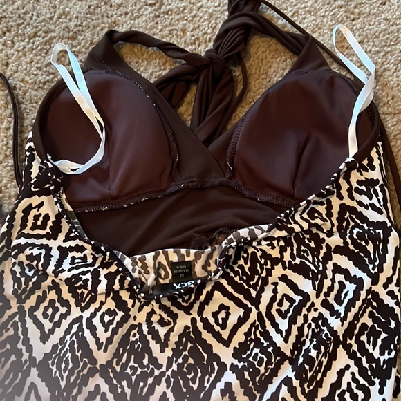 BCX Brown and White Patterned Halter top 2 available juniors size small & medium - Picture 3 of 6